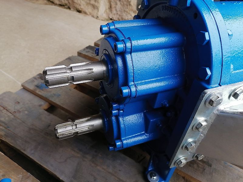 NEU Hofer !! verzinkten Dreipunktbock + Drehkolbenpumpe 5 m3 !! - Zapfwellenantrieb / Gelenkwellenantrieb - Steinfangkasten - Güllepumpe Güllezubringer Güllefass Güllewagen Biogas Gülleauflieger Gülleauflieger Pumpstation Schleppschlauch Schleppschuhverte verzinkten Dreipunktbock + Drehkolbenpumpe 5 m3 + Steinfangkasten