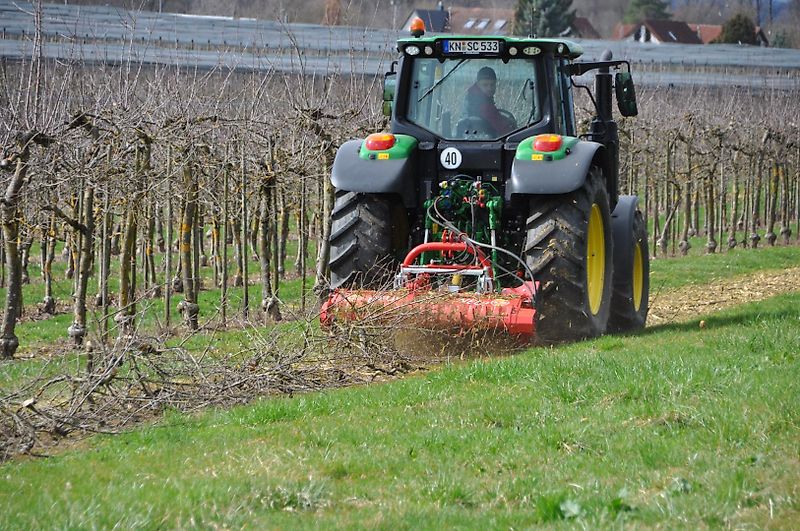 Humus PHL 160 Anbau: Front oder Heckschub über Dreipunktbügel mit KAT. 1 + 2. Leistungsstarker Mulcher