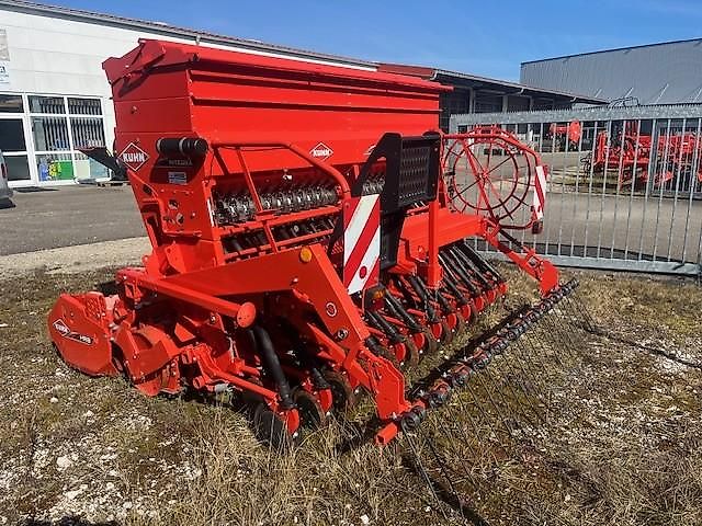 Kuhn KUHN HRB 303 und Integra 3003 SD 24 Reihen und großem Saattank