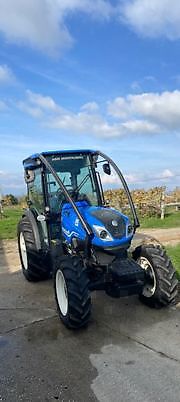 New Holland T4-100F