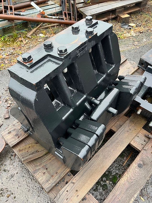 New Holland Alkuperäinen Etupaino 355kg