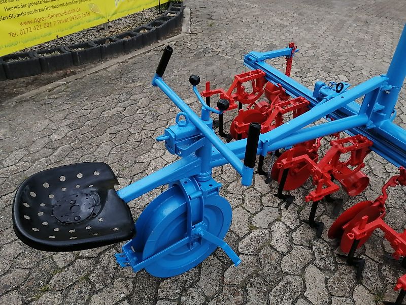 Rau Keine Schmotzer Hacke!! Vier Reihige Rau Hacke mit Kulturschutzscheiben &Exaktsteuerung in Manueler Ausführung