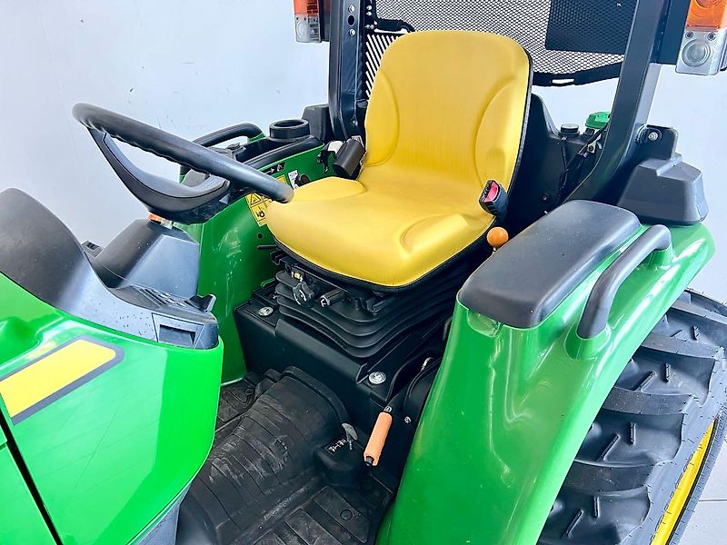 John Deere 3038E