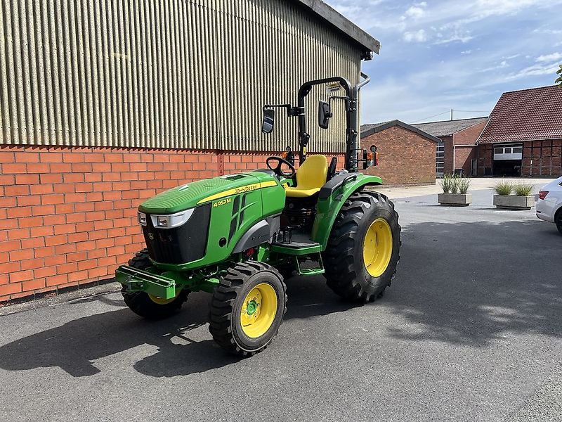 John Deere 4052M