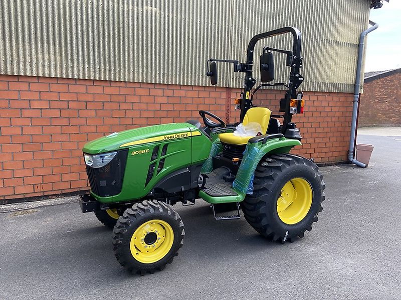 John Deere 3038E