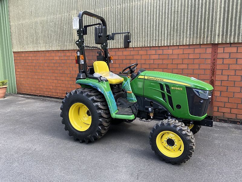 John Deere 3038E
