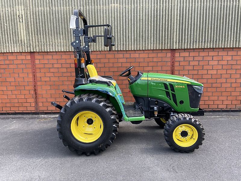 John Deere 3038E