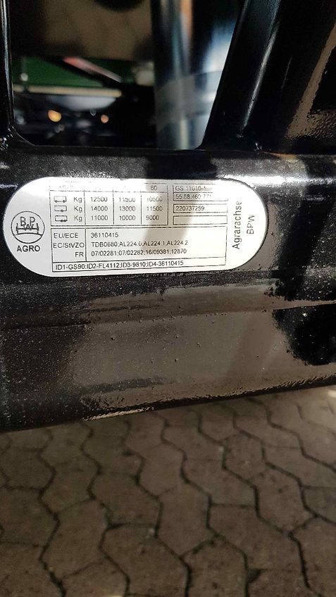 Brantner TA 20053 PowerTube mi 18 / 26m³ + 3 to K80 Anhängung = 21 to + abklappbare 600er Aufsatzwände + 560/60 R 22.5 NEU BKT 693 M 165 D + 2x Sichtfenster mit Plexiglas + LED