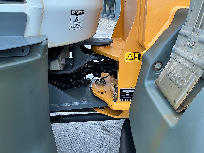 Liebherr 514 Stereo Wheeled Loading Shovel (ST23960)