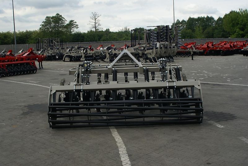 Rolex Flügelschargrubber / No-till cultivator / Dechaumeur à dents / Aratri stoppiatori / Культиватор No-till / Kultywator bezorkowy 3 m