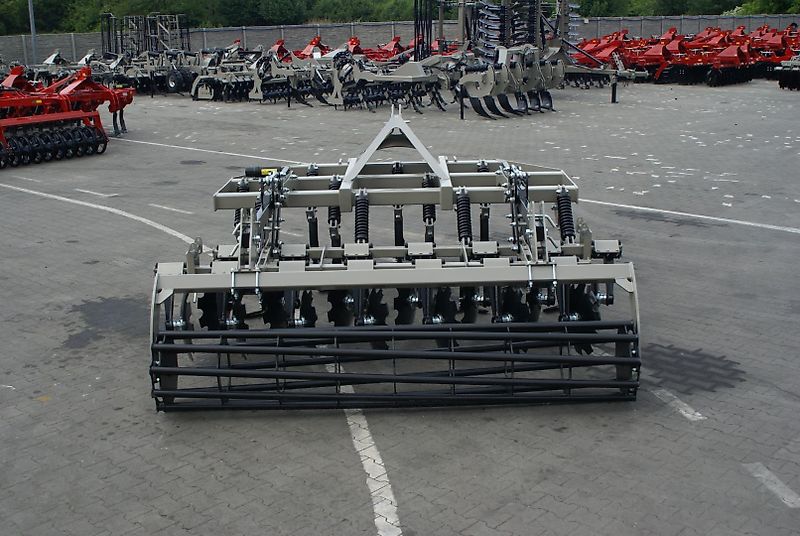 Rolex Flügelschargrubber / No-till cultivator / Dechaumeur à dents / Aratri stoppiatori / Культиватор No-till / Kultywator bezorkowy 3 m